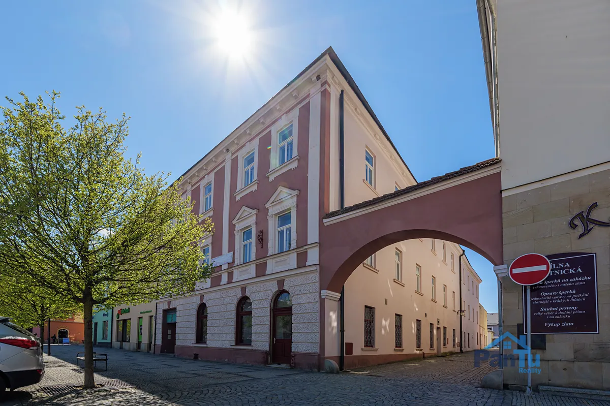 Prodej obchodního prostoru 2300 m²